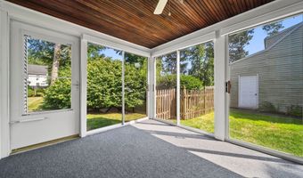 21 Oakwood Mnr, Cromwell, CT 06416