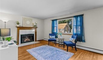 72 Windsor Park Dr, Coventry, RI 02816