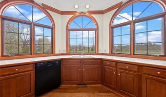 275 Camden Ln, Aurora, OH 44202