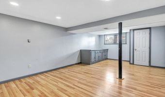 8 Fox Hill Ter, Ansonia, CT 06401