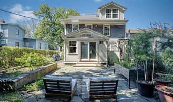 3 Vicksburg Pl, Newport, RI 02840