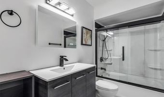 321 Fairview Ct, Ballwin, MO 63021