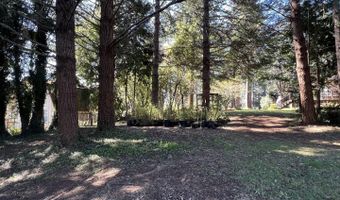 925 7TH St, Brookings, OR 97415