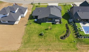 2104 Golfview Dr, Auburn, IN 46706