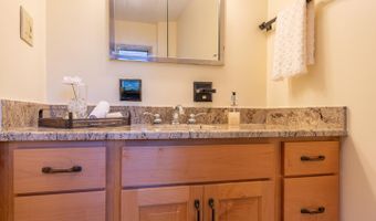 7041 CINDY Ln, Annandale, VA 22003