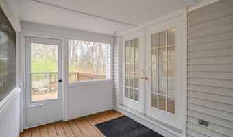 23 Oak Grove Rd, Brookfield, CT 06804