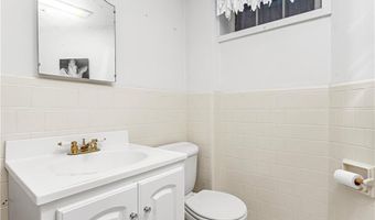 133 Tupelo Hill Dr, Cranston, RI 02920