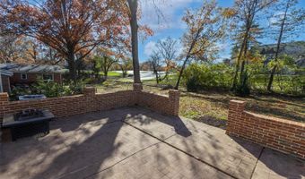 351 Meadowbrook Dr, Ballwin, MO 63011