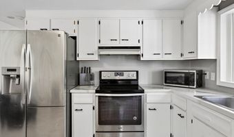 10 Meadowbrook Rd, Auburn, MA 01501