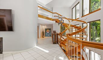 25 Surrey Dr, Cheshire, CT 06410