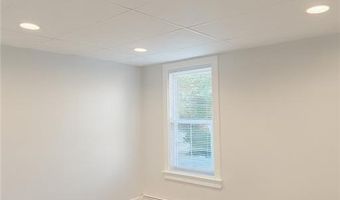 68 Division St, Lincoln, RI 02838