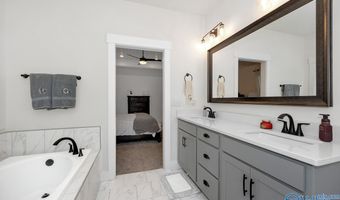 21858 Shearwater Dr, Athens, AL 35613
