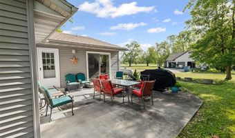 8110 Wolf Rd, Alton, IL 62002
