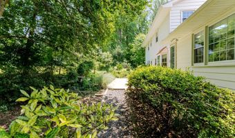 8202 EXCALIBUR Ct, Annandale, VA 22003
