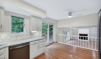 909 Idaho Ave, Ames, IA 50014