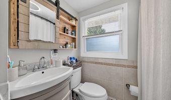 26 Algerine St, Berkley, MA 02779