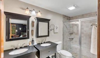 28 Loudon Pkwy, Albany, NY 12211