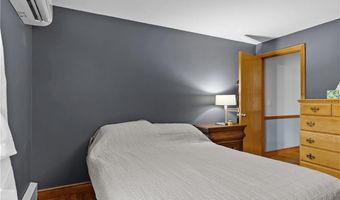 61 Richmond St, Bristol, RI 02809
