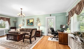 121 Commonwealth Ave, Warwick, RI 02886