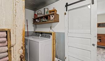 9862 Glenmont Dr, Affton, MO 63123