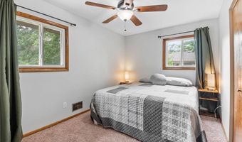908 38th Ave, Anoka, MN 55303