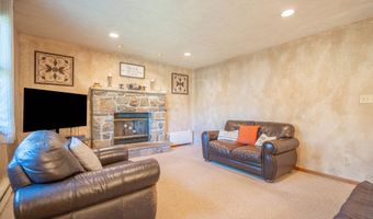 2083 Sun Valley Dr, Blakeslee, PA 18610
