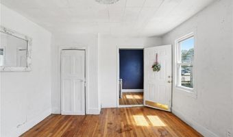 8 Mann Ave, Newport, RI 02840