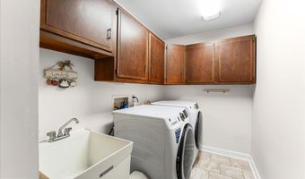 230 TREE TOP Ln, Hockessin, DE 19707