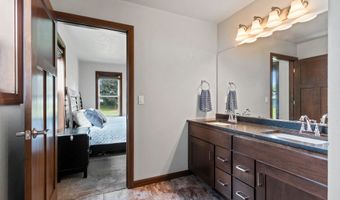 4410 W CAPITOL Dr, Appleton, WI 54913