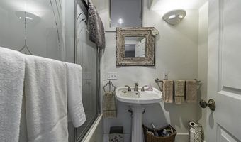 144 N 2nd St, Ashland, OR 97520