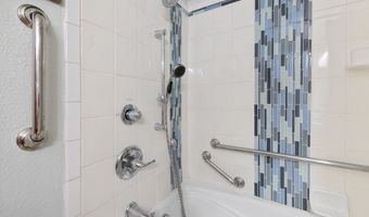 142 S QUADRANT St, Rockaway Beach, OR 97136