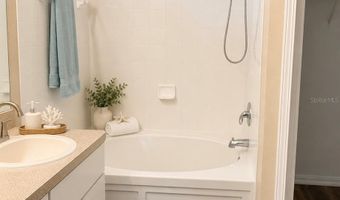 6801 CAMBRIDGE PARK Dr, Apollo Beach, FL 33572