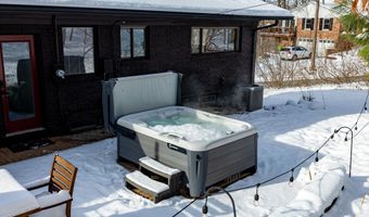 4120 Woodland Dr, Ann Arbor, MI 48103