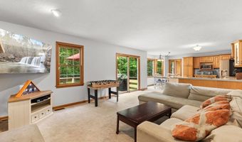 4 Crestwood Dr, Blackstone, MA 01504