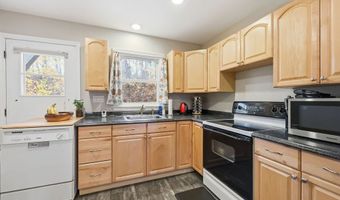 40 Woodridge Dr 40, Cheshire, CT 06410