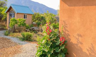 71 Calle Martinez, Arroyo Seco, NM 87514