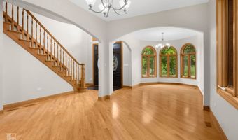 1017 E Red Oak St, Addison, IL 60101
