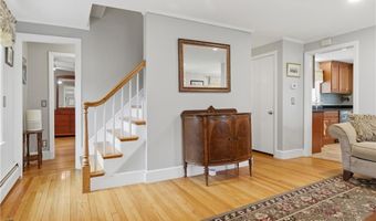 27 Old Meadow Ln, Cumberland, RI 02864
