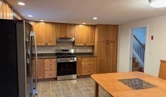 27 Lincoln Cir W 27, Andover, MA 01810