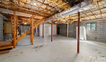 33 Baker Dr, Asheville, NC 28806