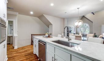 4141 Towne Green Cir, Addison, TX 75001