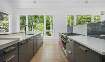 7 Ashwood Ct, Amagansett, NY 11930