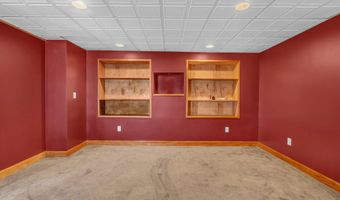 40 Hillview Dr, Bangor, ME 04401