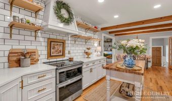 165 Leighway Ln, Banner Elk, NC 28604