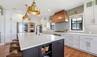 4261 Lakeshore Dr, Basehor, KS 66007