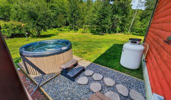 625 Mcgrath Pond Rd, Belgrade, ME 04917