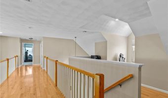 10 Lantern Brook Dr, Lincoln, RI 02865