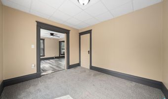 411 N 6th St, Beresford, SD 57004