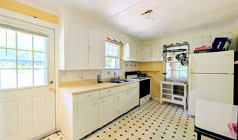 17 Autumn Trl, Coventry, CT 06238