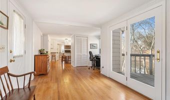 32 Tanglewood Trl, Narragansett, RI 02882